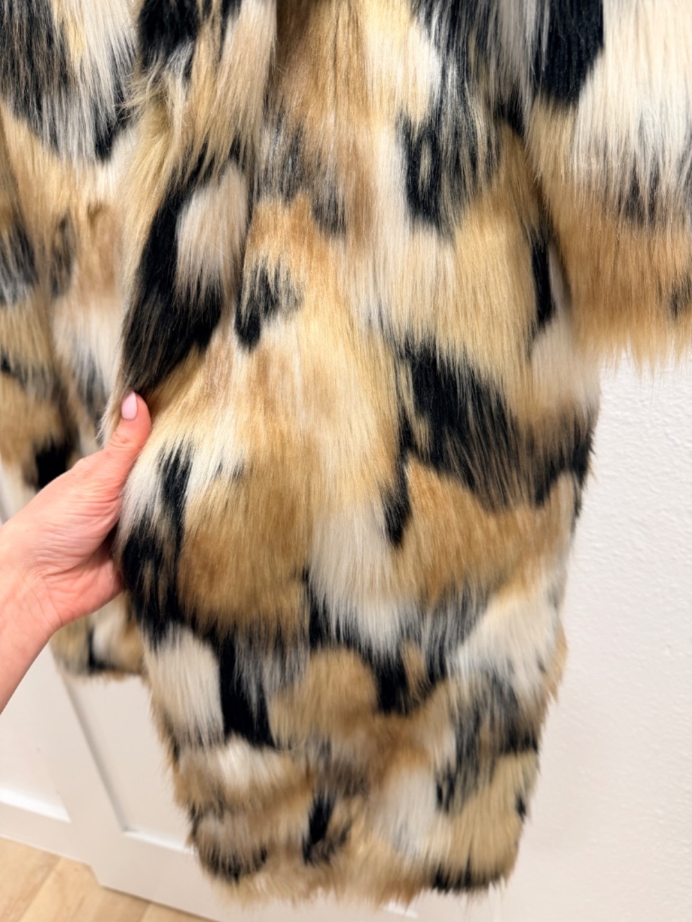 Alice + Olivia Yetta Faux Fur Animal Print Coat NWT Size S - Picture 6 of 7